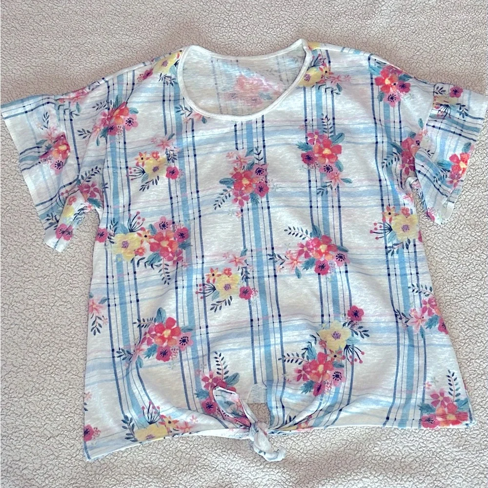 Women’s ruffle sleeve floral top - Picture 2 of 2